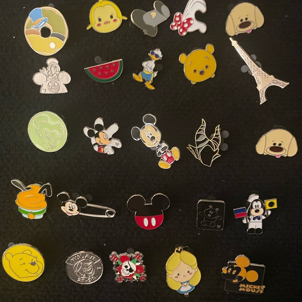 Disney pin lot 25 pins